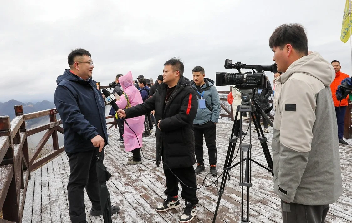 全国百家旅行商走进恩施大峡谷