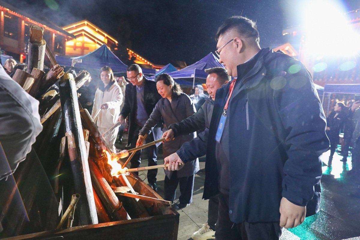 全国百家旅行商走进恩施大峡谷