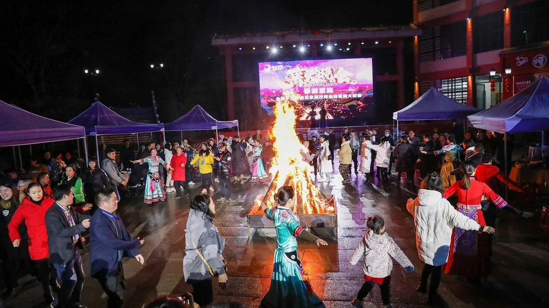全国百家旅行商走进恩施大峡谷