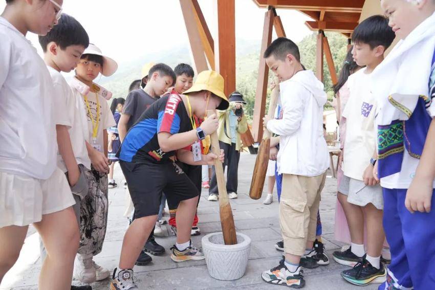 从珠江到清江：广州伢跨越千里，解码恩施风情与地质秘境.docx
