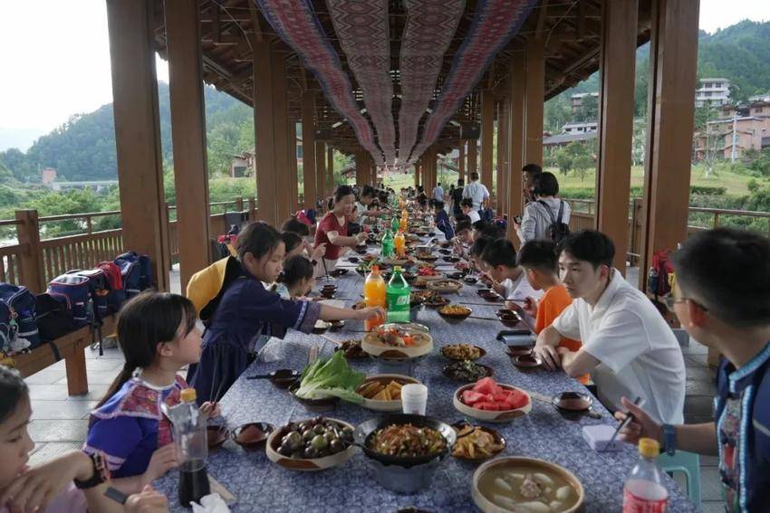 从珠江到清江：广州伢跨越千里，解码恩施风情与地质秘境.docx