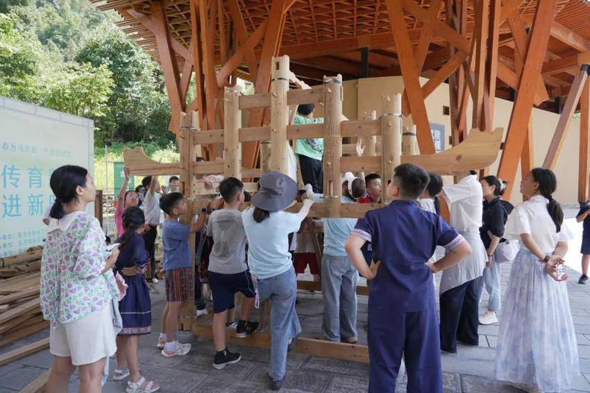 从珠江到清江：广州伢跨越千里，解码恩施风情与地质秘境.docx